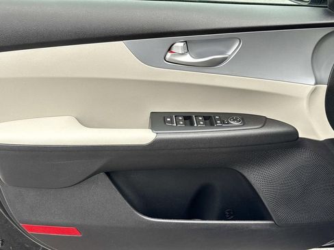 Used 2023 Kia Forte LXS w/ LXS Technology Package FWD image 16