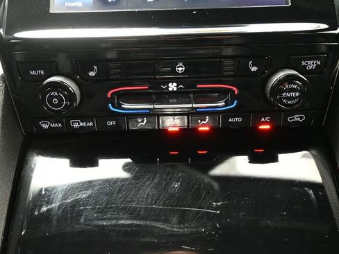 Used 2022 Jeep Grand Cherokee Altitude AWD/4WD image 18