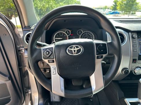 Used 2015 Toyota Tundra SR5 w/ SR5 Upgrade Package AWD/4WD image 19