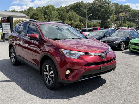 Used 2018 Toyota RAV4 XLE FWD image 4
