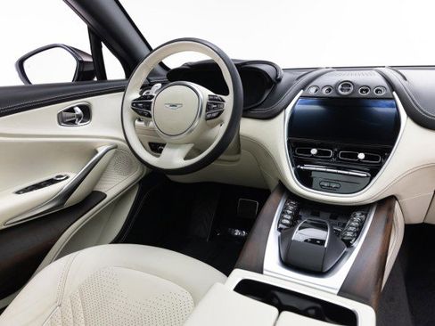 Used 2021 Aston Martin DBX image 12