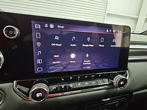 Used 2025 GMC Canyon Elevation w/ Convenience Package image 17