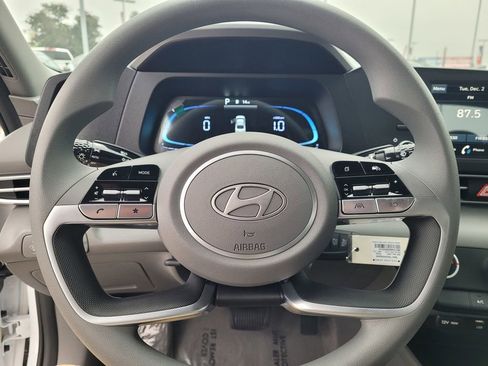 New 2026 Hyundai Elantra SE image 12