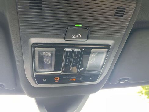 Used 2025 Volkswagen Atlas Cross Sport SE w/ Panoramic Sunroof Package image 26