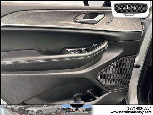 Used 2023 Jeep Grand Cherokee Limited AWD/4WD image 19