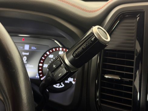 Used 2020 Nissan Titan PRO-4X w/ Pro-4x Convenience Package AWD/4WD image 29