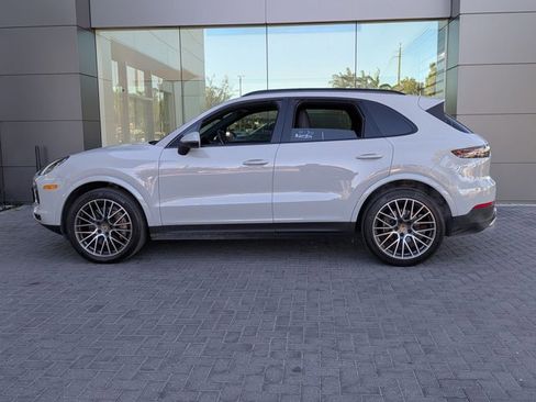 Used 2023 Porsche Cayenne Platinum Edition image 8