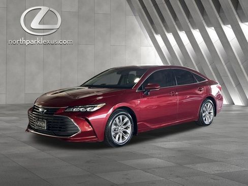 Used 2022 Toyota Avalon XLE w/ Moonroof Package image 3