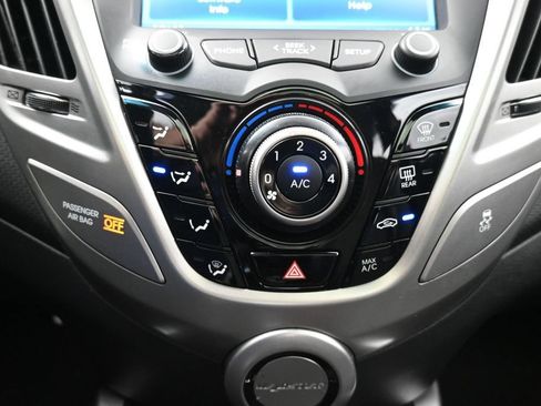 Used 2014 Hyundai Veloster w/ Style Package 02 FWD image 17
