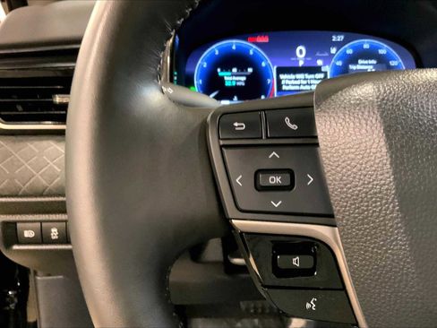 Used 2025 Toyota Camry XLE w/ Premium Package image 24