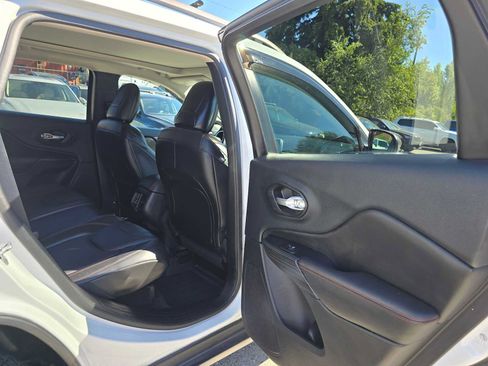 Used 2016 Jeep Cherokee Trailhawk w/ Comfort/Convenience Group AWD/4WD image 13