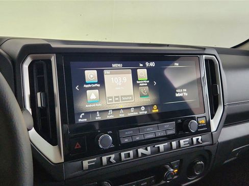 Used 2025 Nissan Frontier SL image 46