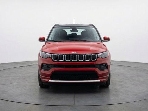 Used 2025 Jeep Compass Limited AWD/4WD image 2