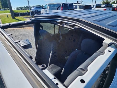 Used 2022 Jeep Wrangler Unlimited Sahara image 25
