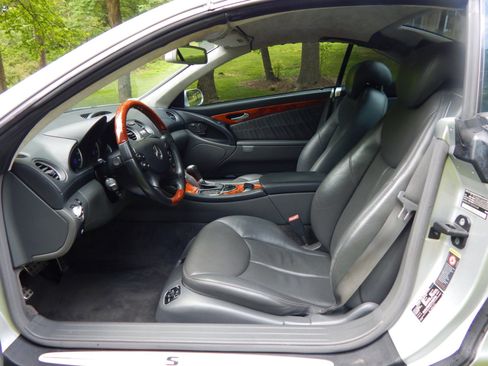 Used 2005 Mercedes-Benz SL 600 w/ AMG Sport Pkg image 16