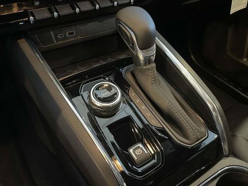 New 2026 GMC Canyon Elevation w/ Convenience Package image 16