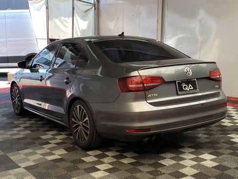 Used 2016 Volkswagen Jetta Sport FWD image 4