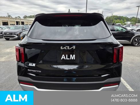 Used 2025 Kia Sorento LX FWD image 8