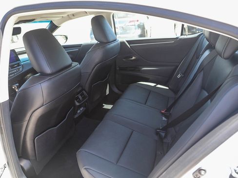 Used 2023 Lexus ES 300h w/ Premium Package FWD image 18
