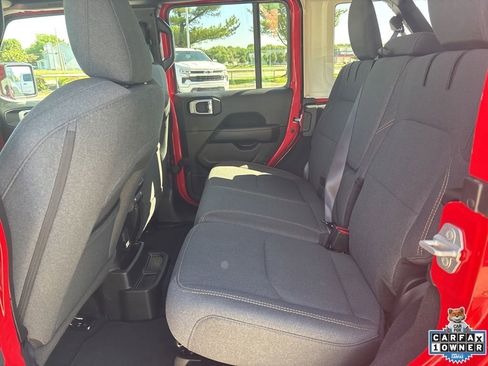 Used 2025 Jeep Wrangler Unlimited Sahara AWD/4WD image 39