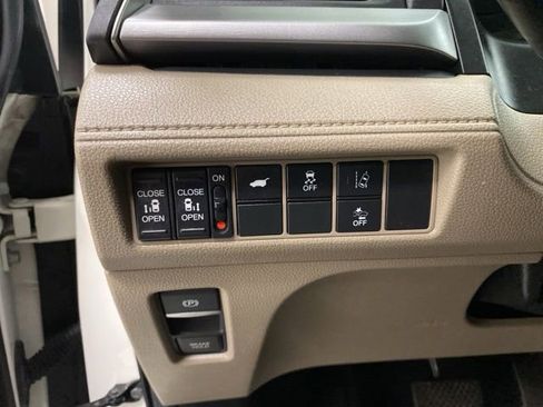 Used 2019 Honda Odyssey EX-L image 18