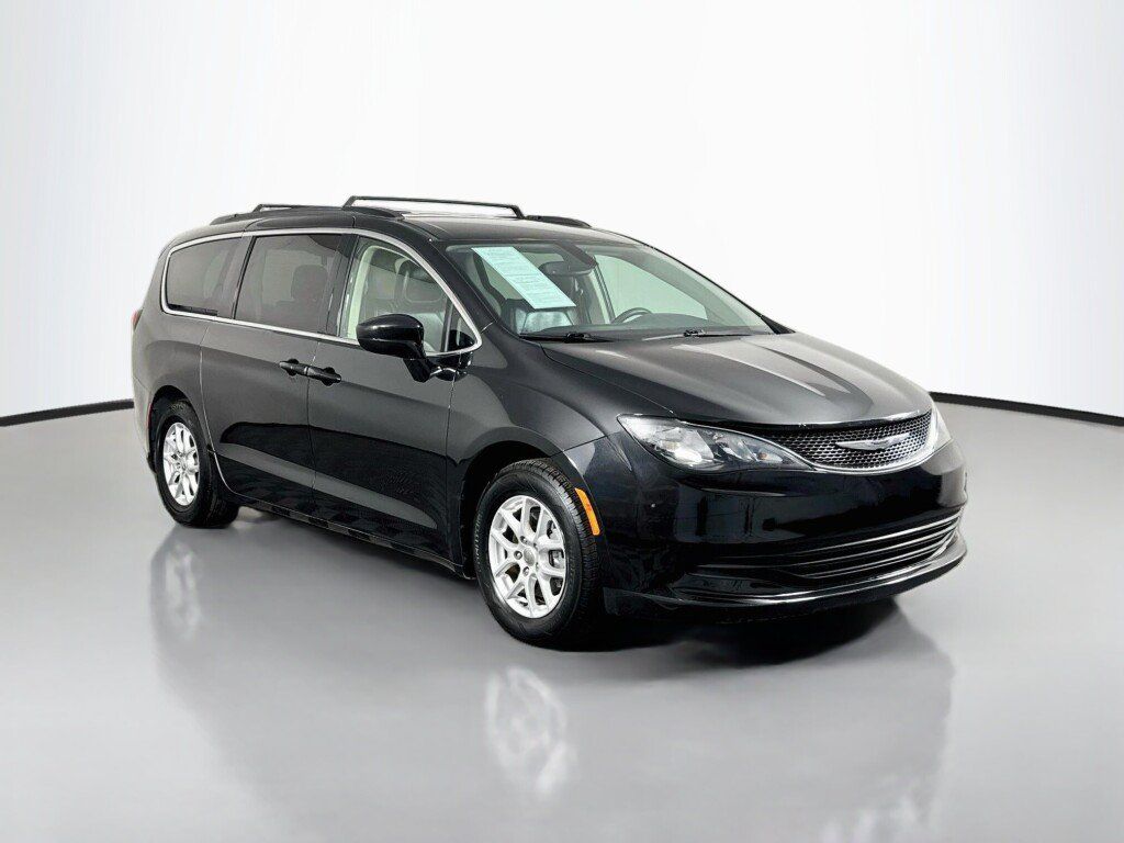 Used 2020 Chrysler Voyager Lxi FWD image 7