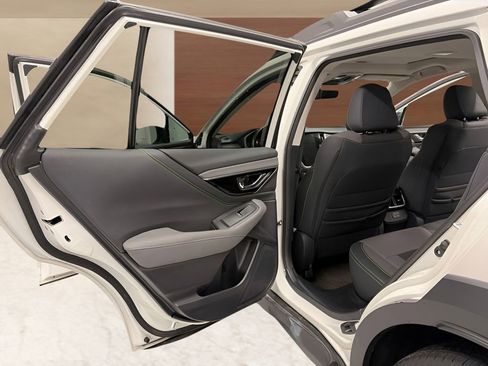 Used 2025 Subaru Outback Onyx Edition AWD/4WD image 11