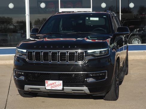 Used 2023 Jeep Wagoneer L Series II AWD/4WD image 3
