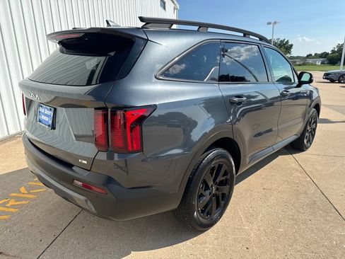 Used 2023 Kia Sorento S w/ Panoramic Sunroof Package AWD/4WD image 10
