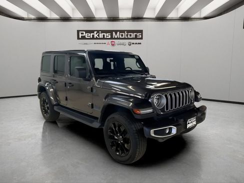 Used 2025 Jeep Wrangler Unlimited Sahara AWD/4WD image 7