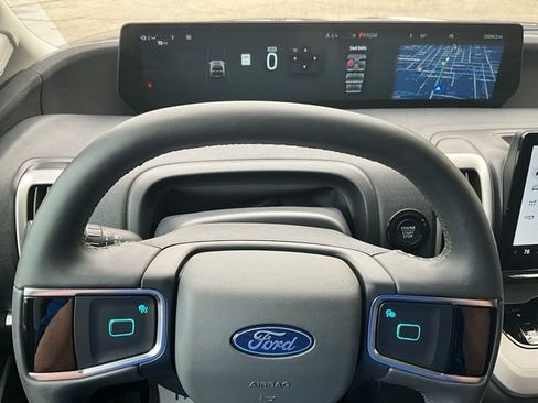 Used 2025 Ford Expedition Active RWD image 15