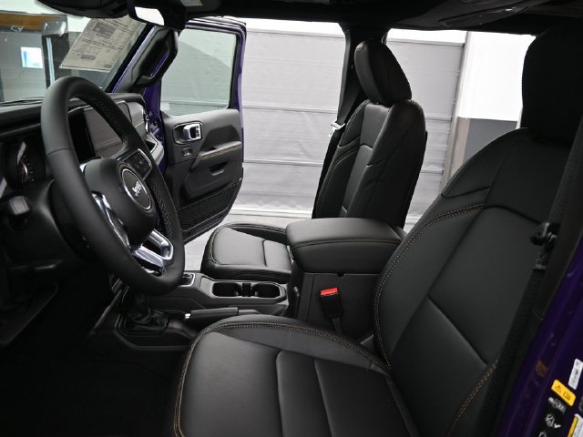 New 2026 Jeep Wrangler Unlimited Sahara w/ Whitecap Package AWD/4WD image 10