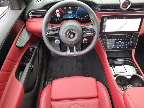 Used 2025 Maserati Grecale Modena AWD/4WD image 27