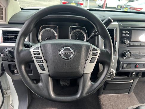 Used 2017 Nissan Titan SV image 18