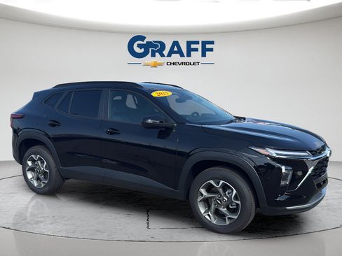 Used 2025 Chevrolet Trax LT w/ Driver Confidence Package FWD image 16