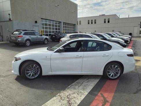 Used 2024 Alfa Romeo Giulia Ti AWD/4WD image 6