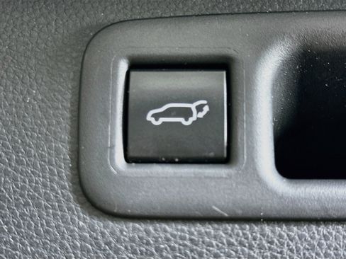 Used 2023 Toyota Highlander XLE FWD image 31