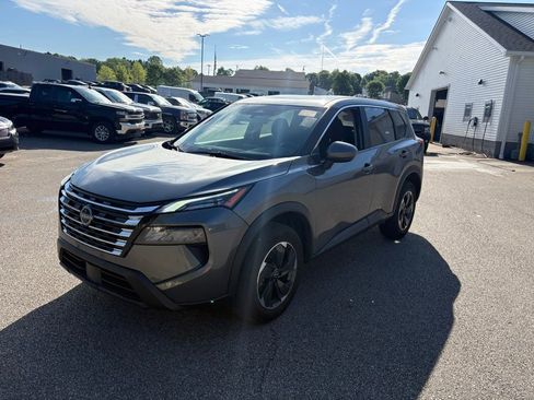 Used 2025 Nissan Rogue SV AWD/4WD image 1