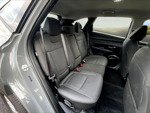 Used 2025 Hyundai Tucson SE image 16
