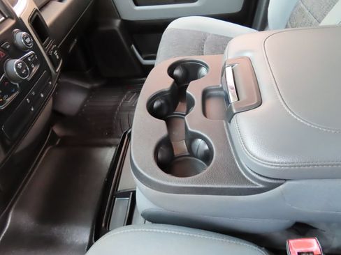 Used 2020 RAM 1500 Classic SLT w/ Luxury Group AWD/4WD image 20