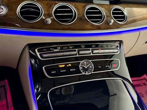 Used 2018 Mercedes-Benz E 400 4MATIC Wagon w/ Premium 1 Package image 20