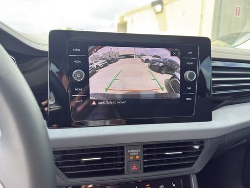 Used 2025 Volkswagen Jetta SE image 18