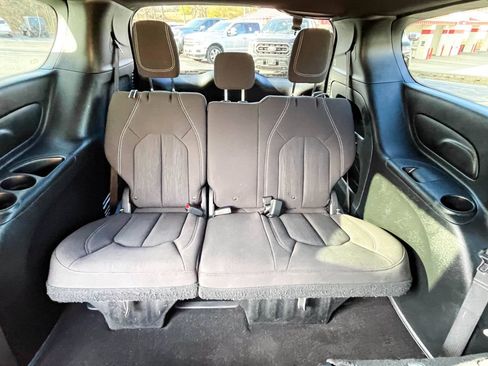 Used 2018 Chrysler Pacifica Touring Plus w/ S Appearance Package image 14