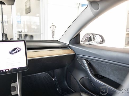 Used 2018 Tesla Model 3 Long Range image 32