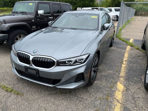 Used 2024 BMW 330i xDrive Sedan w/ Premium Package AWD/4WD image 2