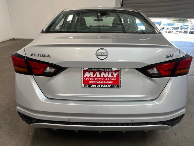 Used 2024 Nissan Altima 2.5 SV FWD image 4