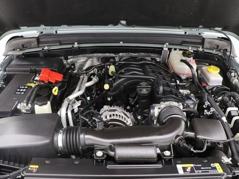 Used 2024 Jeep Wrangler Sahara image 25