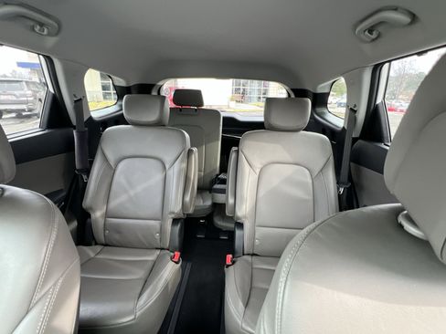 Used 2017 Hyundai Santa Fe Limited image 5