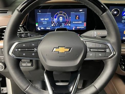 Used 2025 Chevrolet Tahoe High Country AWD/4WD image 26