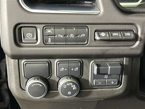 Used 2021 Chevrolet Suburban Premier w/ Premium Package RWD image 19